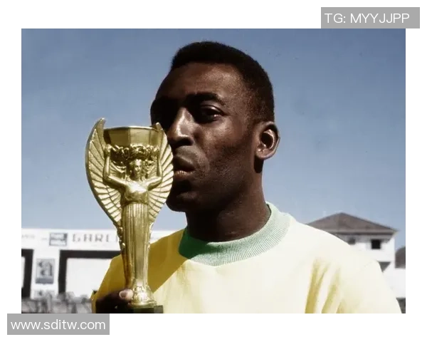 球星眼中的绿茵传奇贝利辉煌与影响力深度解读 球星眼中的绿茵传奇贝利辉煌与影响力深度解读