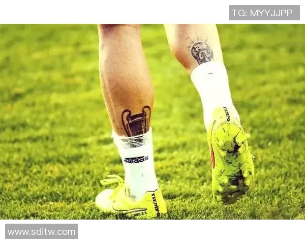 足球巨星纹身艺术:探索球员个性与激情的身体画作之美 足球巨星纹身艺术:探索球员个性与激情的身体画作之美