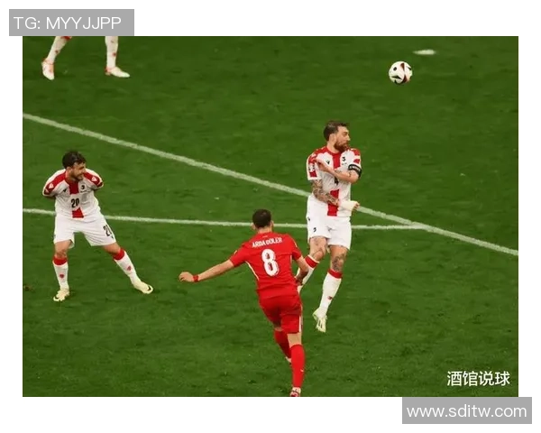 足球巨星赛场激情瞬间引争议中指动作引发球迷热议