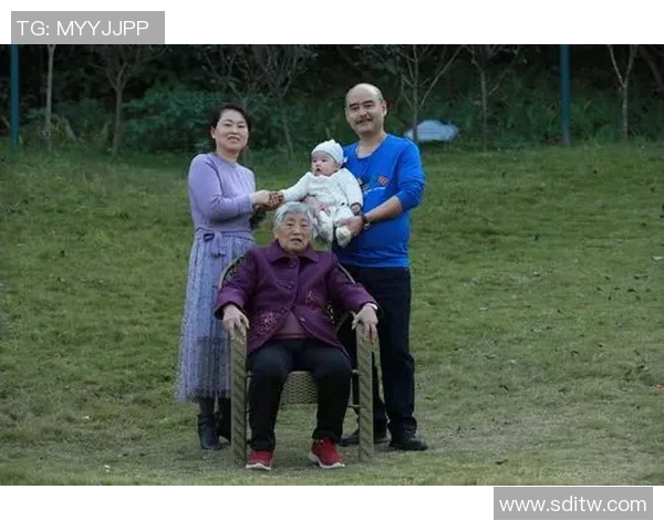 足球球星与儿女的亲情故事：绿茵场上的爱与陪伴