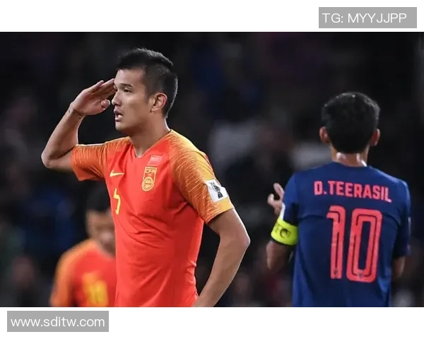 足球球星花球技巧解析：如何通过精准控球征服赛场与球迷的心